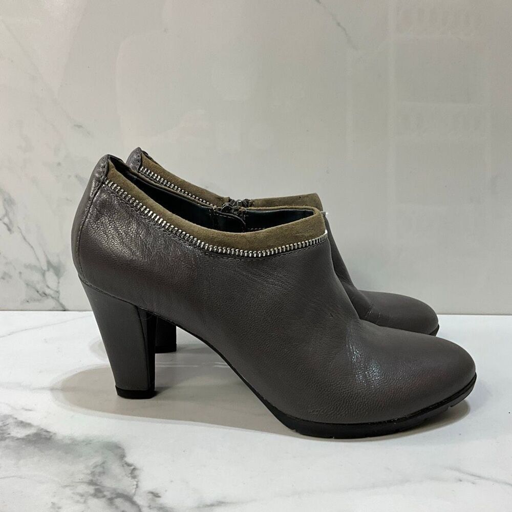 ANNE KLEIN Gray Leather Heels